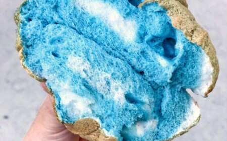 Cloud Bread Rezept - Meringue aus Eiweiß blau gefärbt