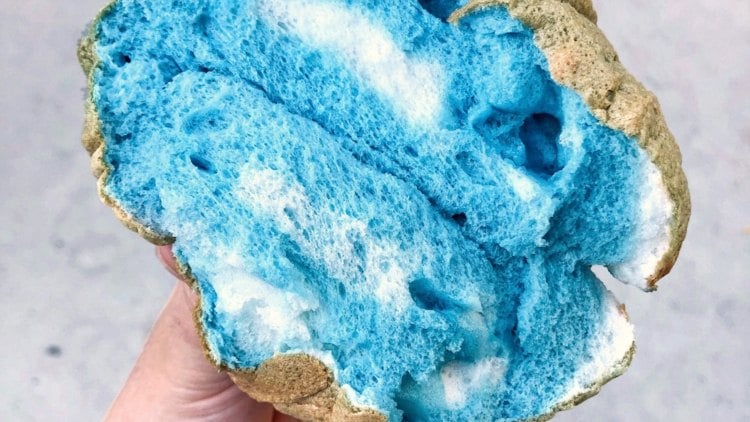 Cloud Bread Rezept - Meringue aus Eiweiß blau gefärbt
