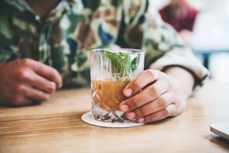Kalter Kaffee im Cocktail Rezept mit Alkohol für den Sommer