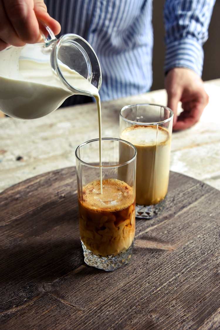 Cold Brew Coffee Rezept mit Milch Sommer Cocktails ohne Alkohol selber machen
