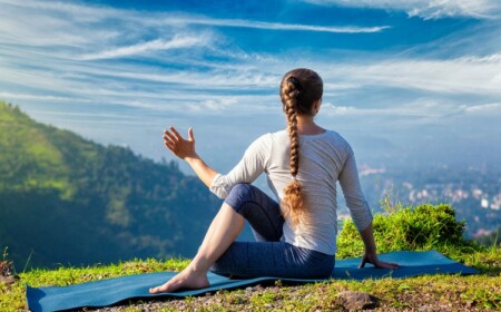 Dehnübungen Rücken Schulter Yoga Training bei Rückenschmerzen