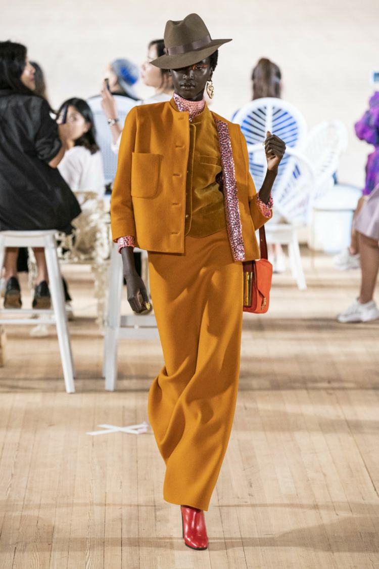 Farben 2020 in der Mode - Amberglow für ein warmes Outfit