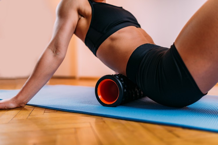 Foam Rolling Dehnübungen unterer Rücken