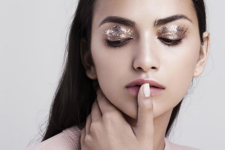 Glitzer Lidschatten Looks Make-up Trends 2020