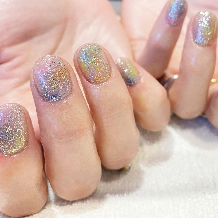 Glitter nails trend autumn nail trends short gel nails nail designs elegant