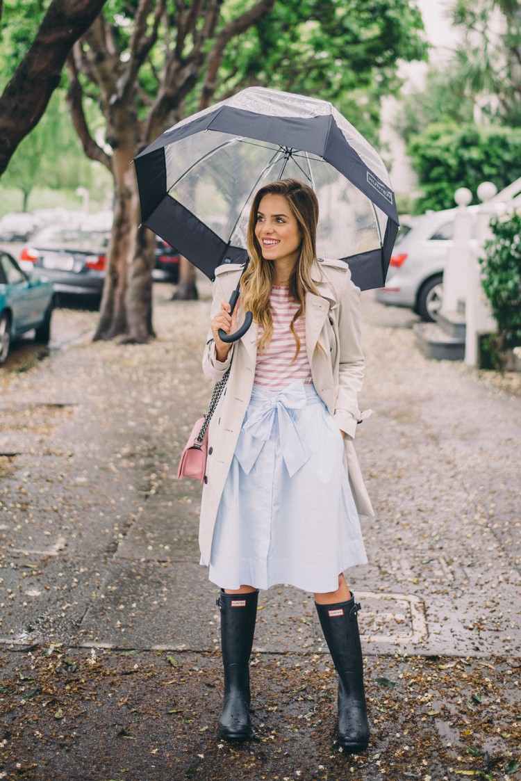Gummistiefel mit Rock kombinieren Regen Outfit Sommer Regenwetter Kleidung Tipps