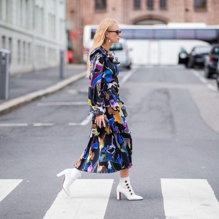 Floral print dress combine shoe trends autumn white boots 2020
