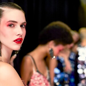 Make-up Trends 2020 roter Lidschatten Look Augen Makeup für den Herbst