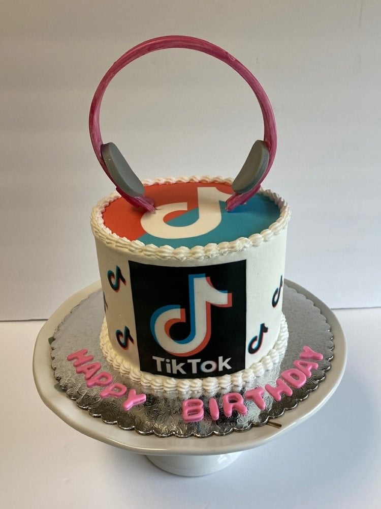 Make a TikTok cake yourself to the delight of all fans of the platform
