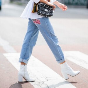 Modetrends Herbst Winter 2020 Weiße Stiefel kombinieren Jeans Outfit Ideen
