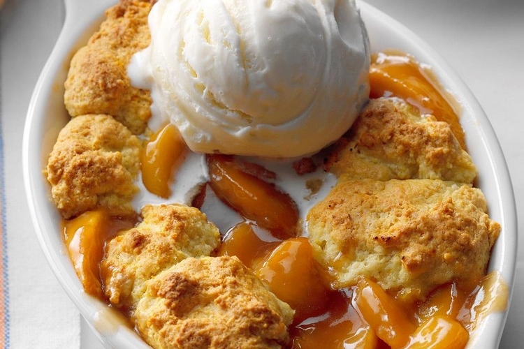 Peach Cobbler Rezept + die besten Pfirsichauflauf Variationen! Peach Cobbler Rezept + die besten Pfirsichauflauf Variationen!