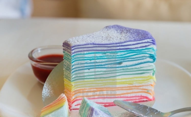Regenbogen Pfannkuchentorte Rezept Torte aus Pfannkuchen Zubereitungstipps