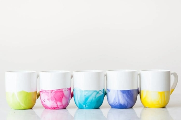 Tassen bemalen mit Kinder - Marmor Effekt in bunten Farben
