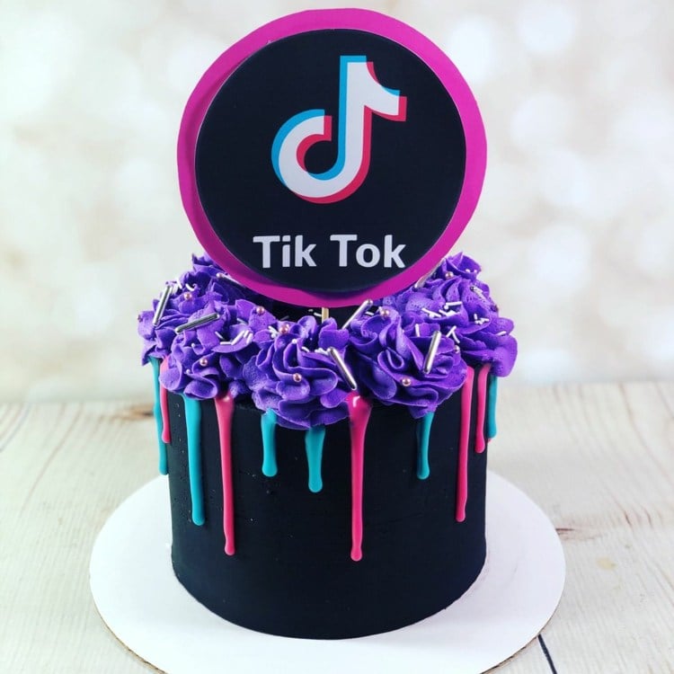 TikTok Torte in Schwarz, Pink und Lila mit Logo als Stecker