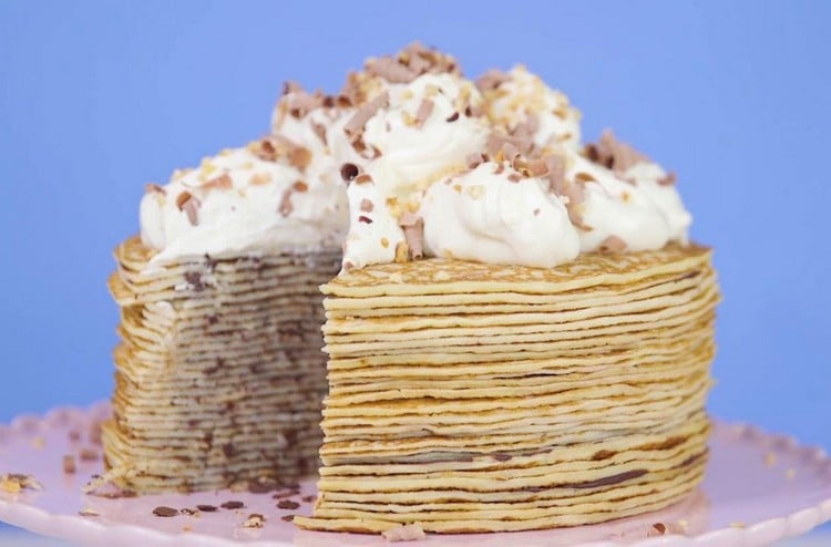 Torte aus Pfannkuchen Zubereitung Pfannkuchentorte mit Vanille Füllung