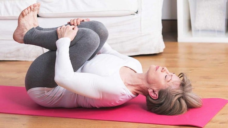 Yoga Dehnübungen Rücken Rückenschmerzen vorbeugen Tipps