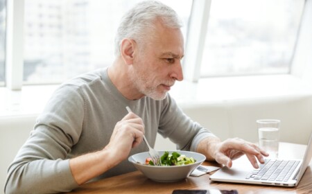 gesunde Ernährung reich an Obst und Gemüse gegen Prostatakrebs