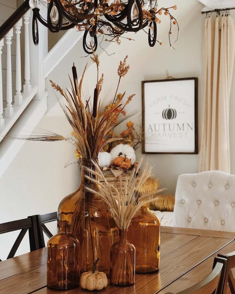 Deco ideas table autumn with wheat stalks and colored glass