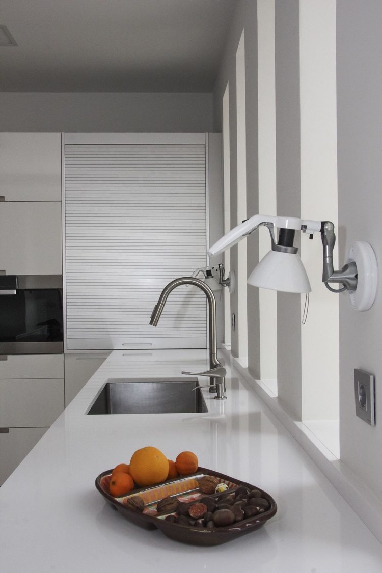 Make optimal use of a corner in the kitchen with roller shutters