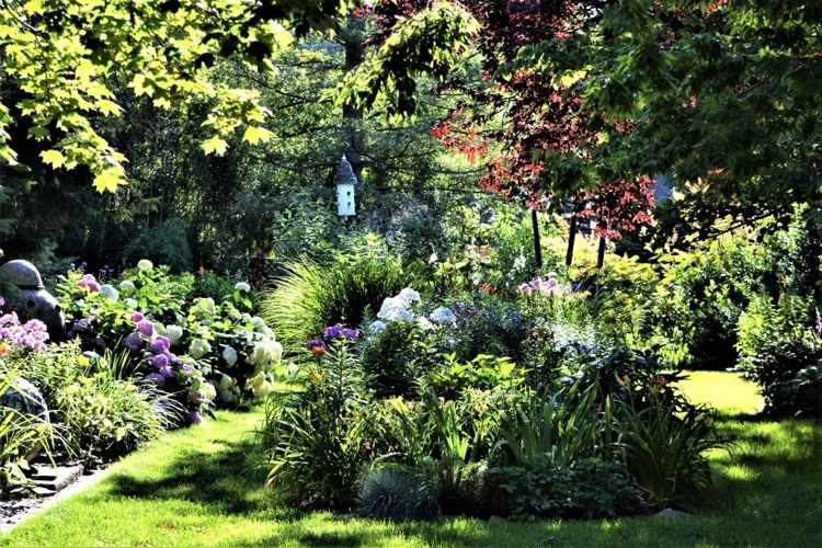 Garten Grundausstattung zur Pflege das ganze Jahr Blumenbeet und Rasenflçhe