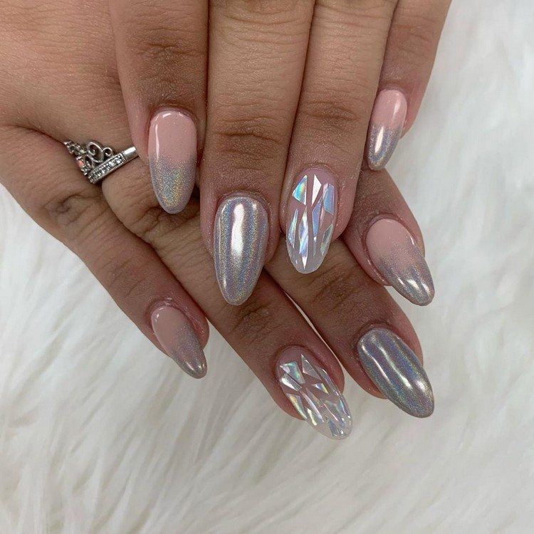 Make glass nails yourself almond-shaped nails Nail design trends Glass Nails