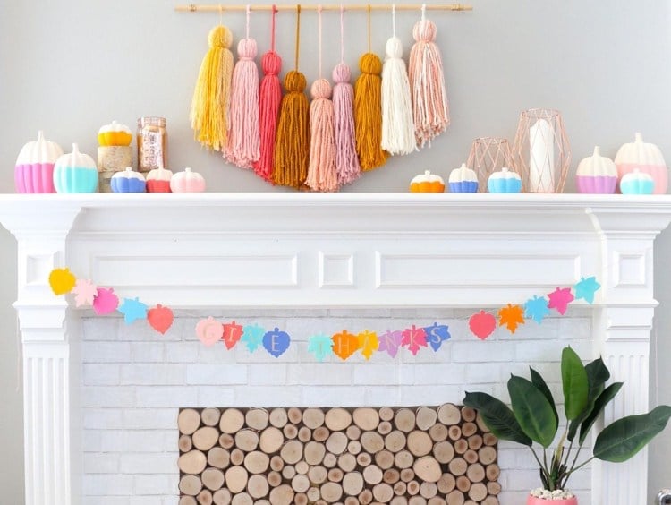 Make autumn garland out of wood and paint it with the children
