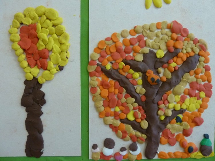 Idee für kleine Kinder - Laubbäume basteln auf Papier mit Kugeln aus Knete