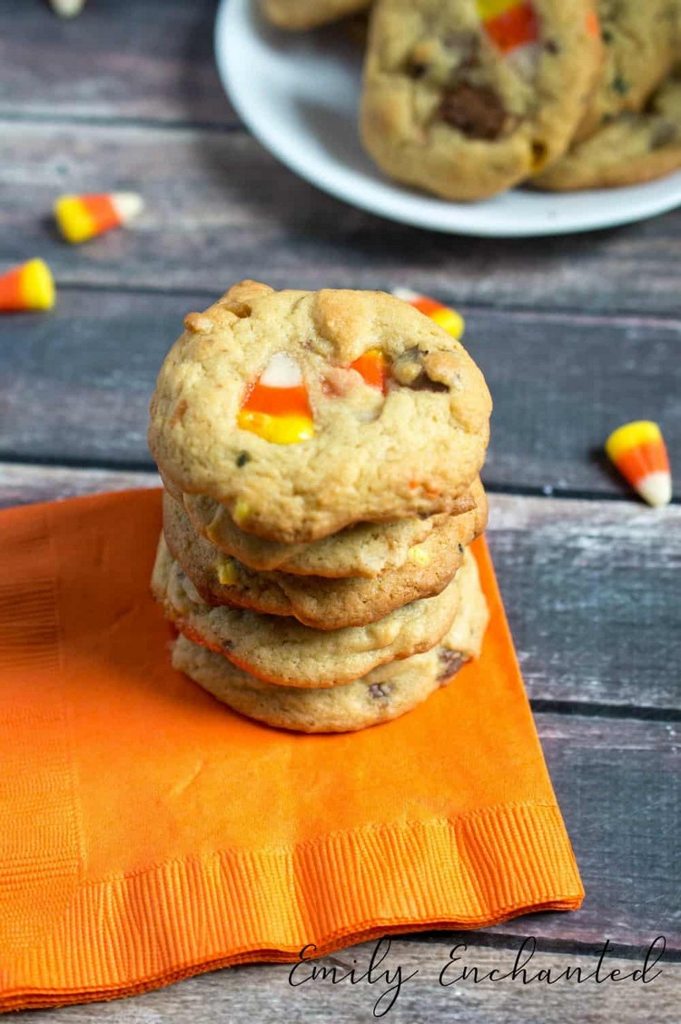 Kekse mit Schokoladenstücken Halloween Party Backrezepte Candy Corn Cookies Rezept