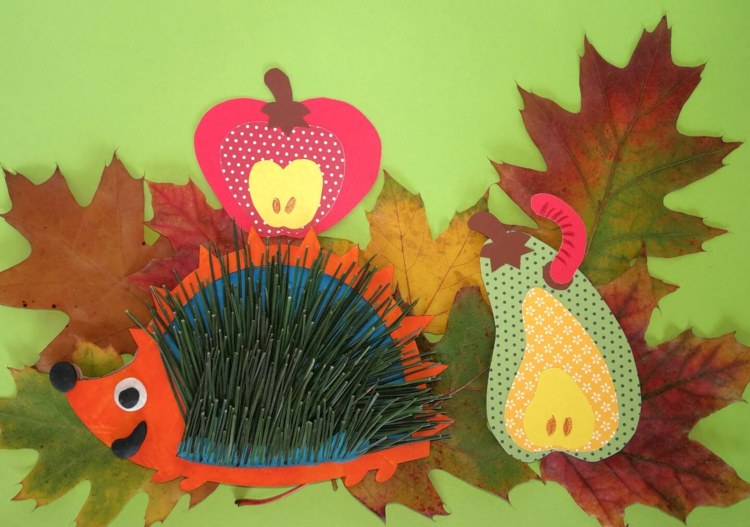 Kreative Herbstbilder selber machen zum Dekorieren von Wänden mit Igel, Blätter und Obst
