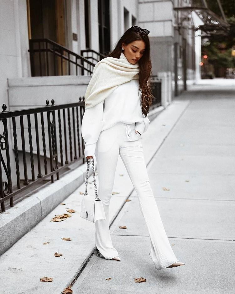 Modetrends Herbst 2020 weiße Hose für den Winter kombinieren