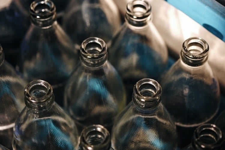 Fill sustainable regional mineral water in reusable glass bottles