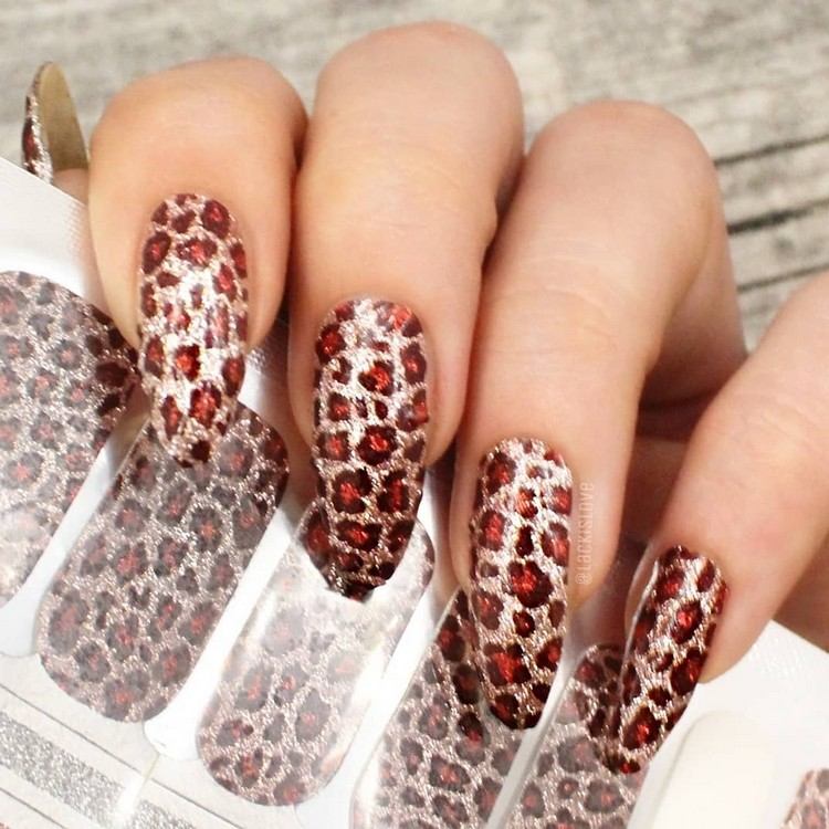 Leopard print nails nail foils trend