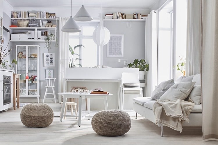 Nävlinge Lampenschirme vom neuen Ikea Katalog 2021 im weißen Wohnzimmer