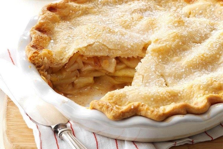 Recipe for a covered apple pie Fruit pie with apples Easy baking recipes