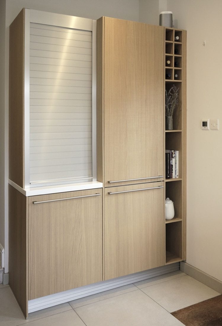 Roller shutter system for closets in the hallway