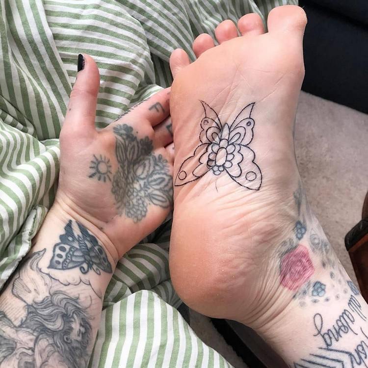 Schmetterling Tattoodesign klein Tattoo Fußsohle