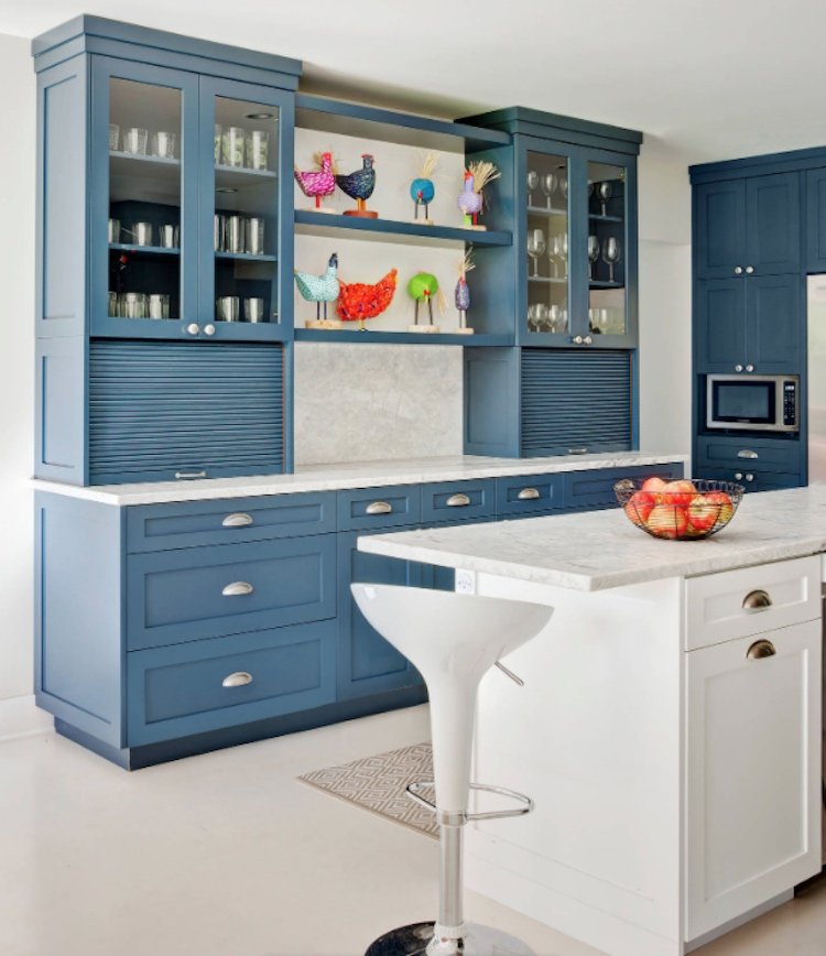 Roller shutter system in a country kitchen in blue and white
