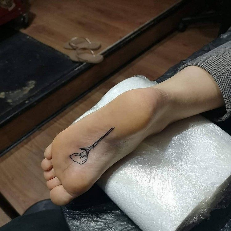 Tattoo Fußsohle Rose Tattoodesign kleine Tattoos für Frauen