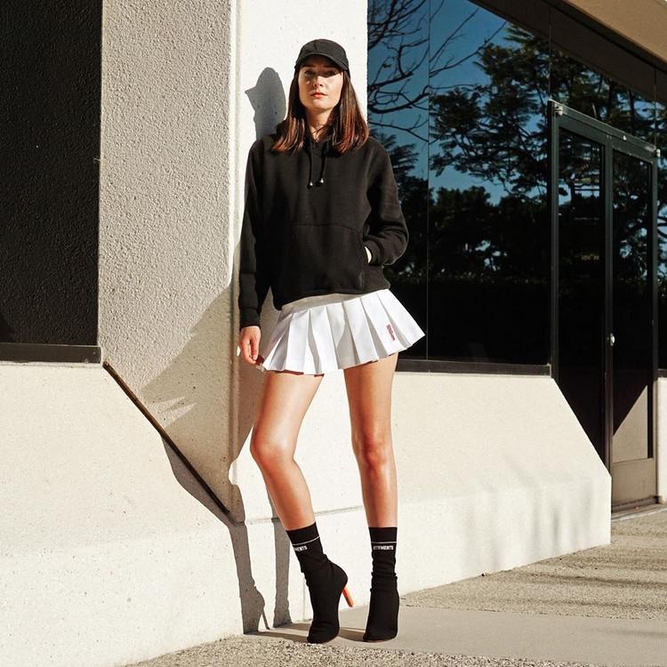 Tennisrock Outfit Ideen Sock Boots kombinieren Modetrends Herbst Winter 2020