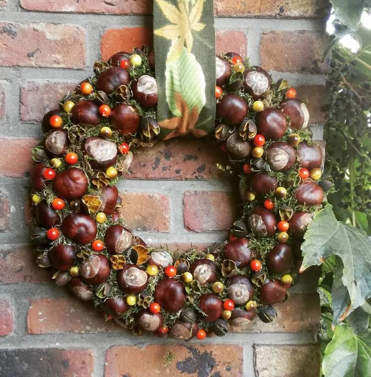 Door wreath with chestnut moss and berries