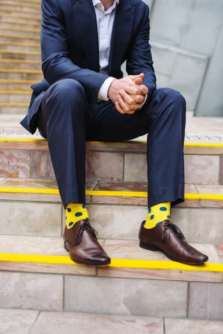 blue suit combines well with yellow socks and brown oxford shoes