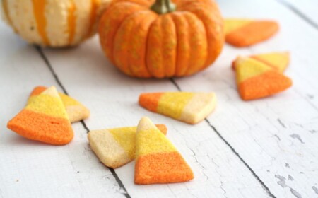 einfache Backrezepte für Halloween Candy Corn Cookies Rezept