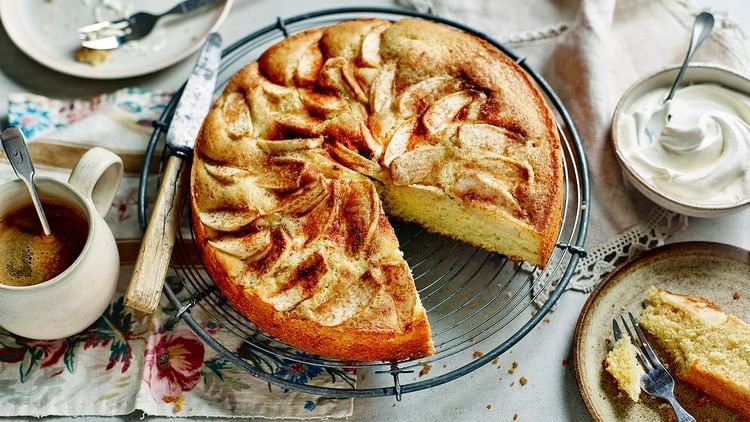 simple fruit cake recipes Covered apple cake like from the bakery