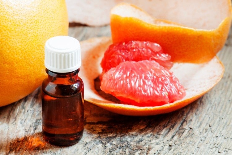 extrakt aus grapefruit in kleiner flasche als öl verwendung als natürliches heilmittel
