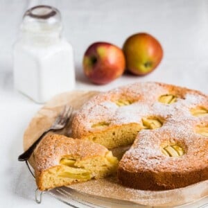 gedeckter Apfelkuchen wie vom Bäcker Obstkuchen mit Zuckerguss Backrezepte mit Äpfeln