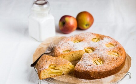 gedeckter Apfelkuchen wie vom Bäcker Obstkuchen mit Zuckerguss Backrezepte mit Äpfeln
