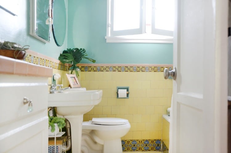 gemütliche toilette im retro stil sauber halten durch regelmäßiges putzen