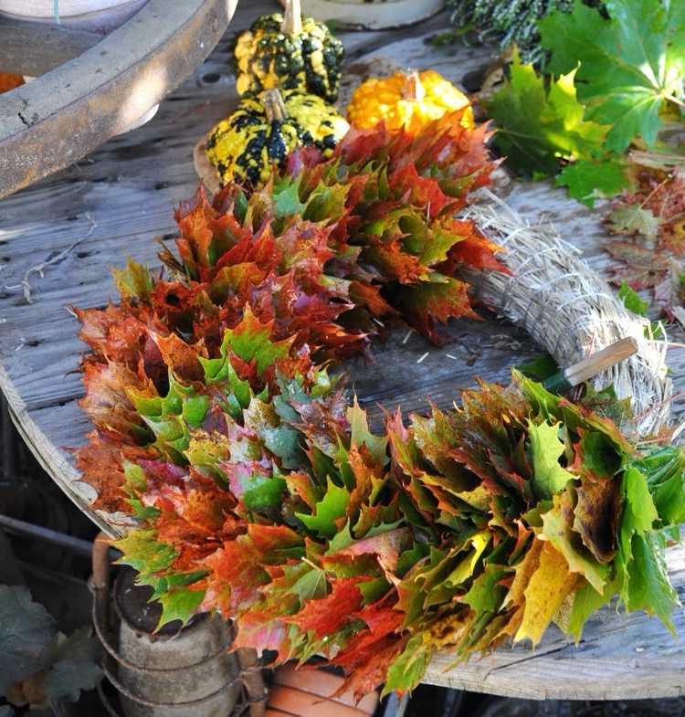 make autumn wreath yourself from leaves