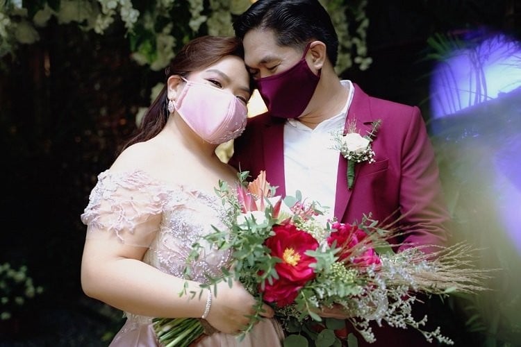 mit Mundschutz heiraten Braut-Masken Trend Mundschutzmaske Hochzeit