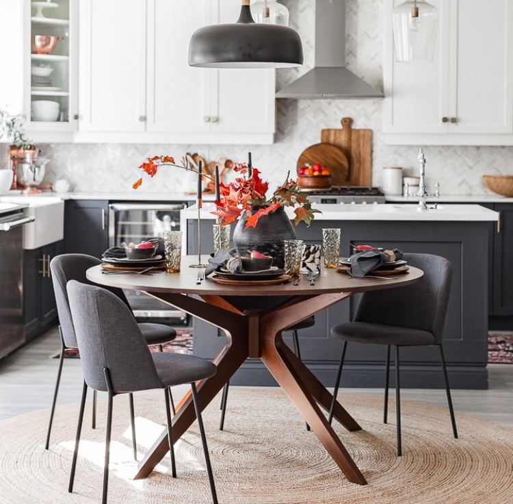 moderne Tischdeko für den Herbst in Schwarz und Rot selber machen